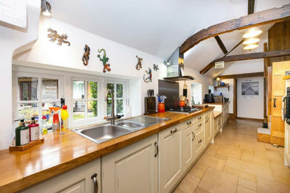 1 acre of Farmhouse for sale in Appledore