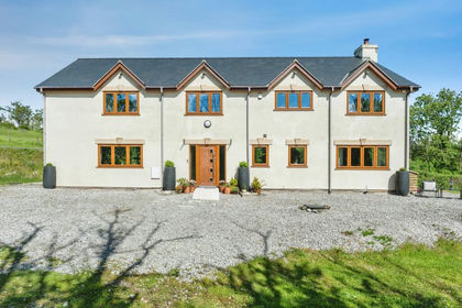 3 acres of Country Home for sale in Llanarmon-yn-Ial