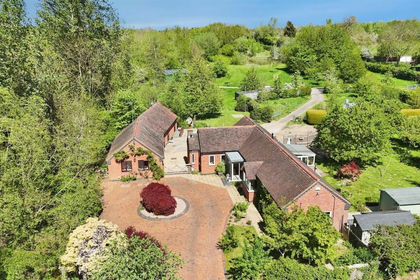 8.2 acres of House with Land for sale in Princethorpe