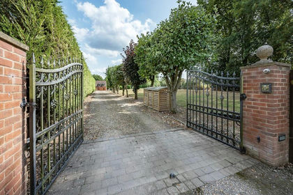 1.7 acres of House with Land for sale in Wythall