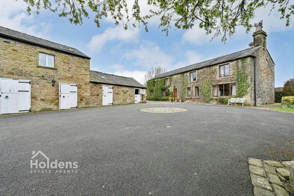 1.5 acres of Farmhouse for sale in Chipping