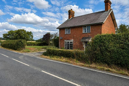 1.8 acres of Cottage for sale in Overton