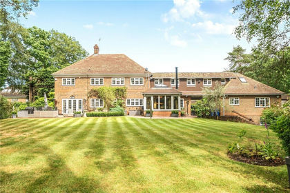 1 acre of House with Land for sale in Ewshot