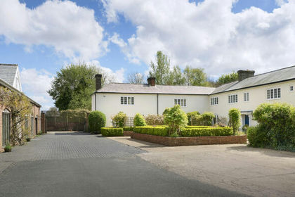 1.3 acres of House with Land for sale in Hollingbourne