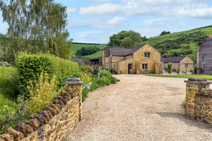 99.5 acres of Agricultural Land for sale in Pitcombe