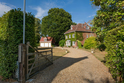 1 acre of House with Land for sale in Streatley