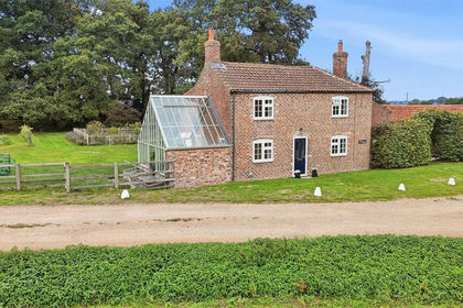 1 acre of House with Land for sale in Thornton