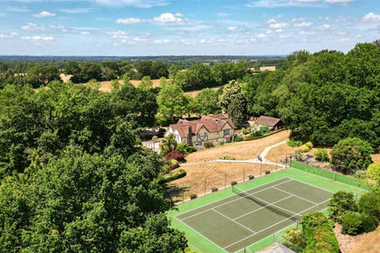 9.7 acres of House with Land for sale in Finchampstead