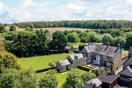 3 acres of Farmhouse for sale in Evenley