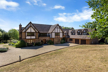 2.1 acres of Country Home for sale in Kimpton