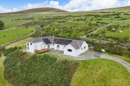 1.5 acres of House with Land for sale in Llanddeiniolen