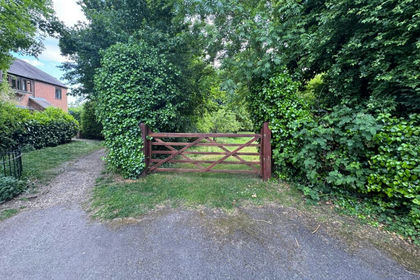 Small Plot of Land for sale in Pangbourne