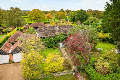 1.5 acres of Cottage for sale in Ewhurst