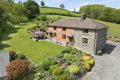 4.8 acres of House with Land for sale in Llanfair Caereinion