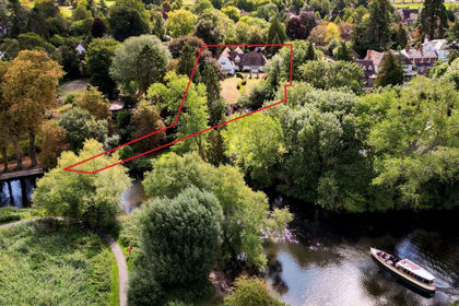 1 acre of Land for sale in Stratford-upon-Avon
