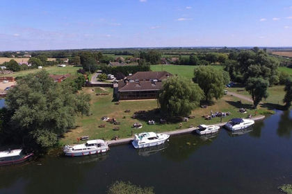 3 acres of Pub for sale in Wicken