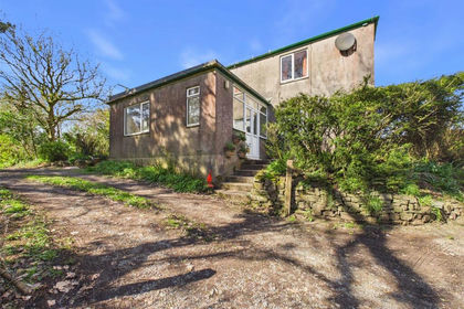 1.5 acres of House with Land for sale in Launcells