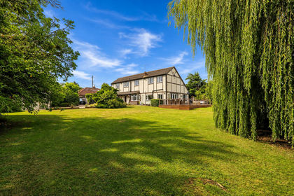 1 acre of House with Land for sale in Castle Point