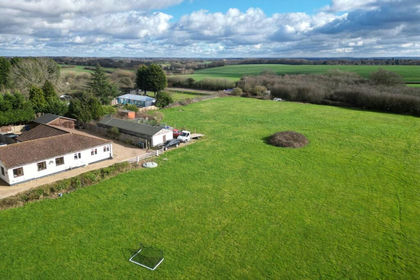 6 acres of Agricultural Land for sale in Bovingdon