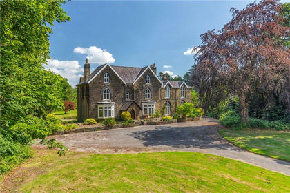 5.4 acres of House with Land for sale in Pool