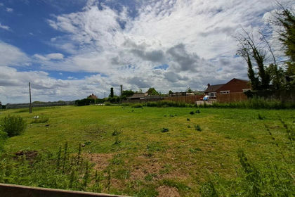 5.5 acres of Equestrian property for sale in South Holland and The Deepings
