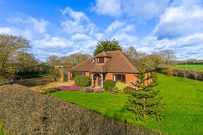 4.1 acres of House with Land for sale in Pluckley