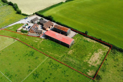 Barn for sale in Perton