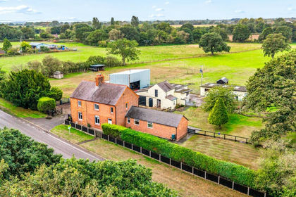 3.5 acres of House with Land for sale in Whitchurch Rural