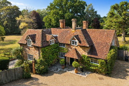5 acres of House with Land for sale in Beaulieu