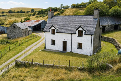 8.5 acres of House with Land for sale in Pentrefoelas