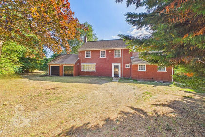 1.6 acres of House with Land for sale in Worstead