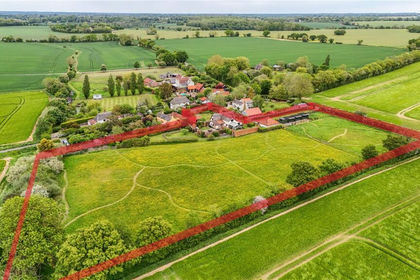 3.1 acres of Cottage for sale in Hoxne