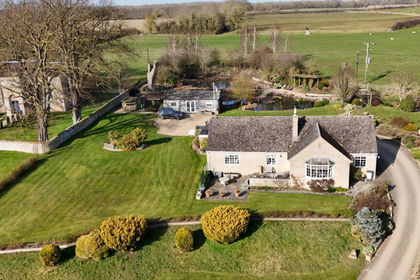 1.2 acres of House with Land for sale in Pickworth