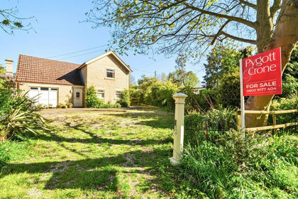1.5 acres of House with Land for sale in Leadenham