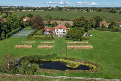 7.3 acres of Country Home for sale in Lillings Ambo