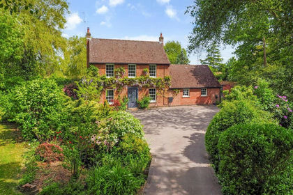 1 acre of House with Land for sale in North Baddesley