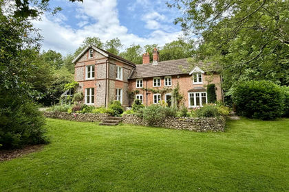 10 acres of Country Home for sale in Hucking