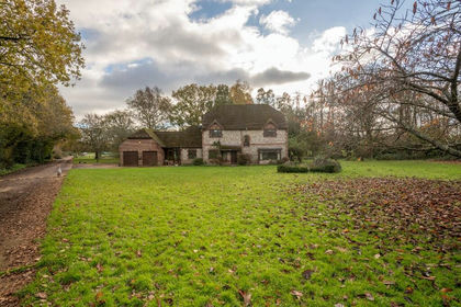 2.3 acres of Agricultural Land for sale in Denmead