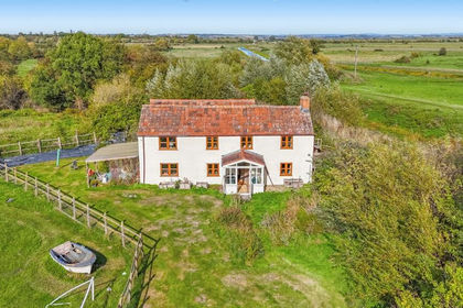 1.7 acres of Cottage for sale in Burrowbridge