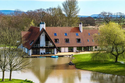 9 acres of Estate for sale in Singleton