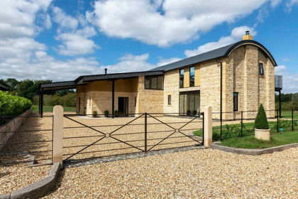 Barn Conversion for sale in Chadwick End