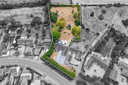 1.5 acres of House with Land for sale in Holywell-cum-Needingworth