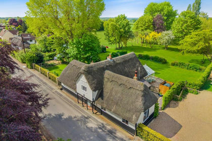 2.5 acres of Cottage for sale in White Roothing