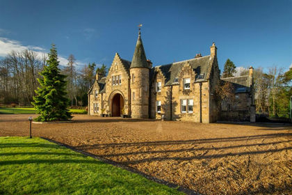 6.6 acres of House with Land for sale in Dunfermline and Dollar