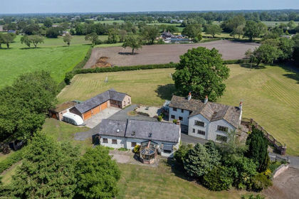 8 acres of House with Land for sale in Allostock