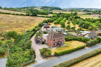 1.9 acres of House with Land for sale in Ashcott