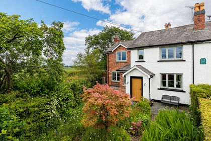1.1 acres of Cottage for sale in Marthall