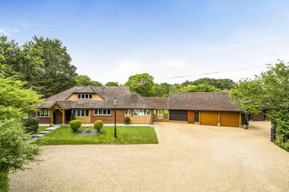 1 acre of House with Land for sale in Melchet Park and Plaitford