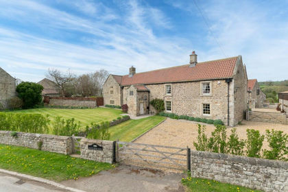 9.3 acres of Country Home for sale in Hunton