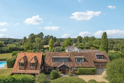 7.9 acres of Land for sale in Cholesbury-cum-St Leonards